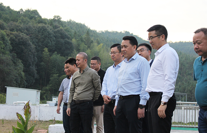 岑溪市稀土產業發展與礦山綜合治理考察組一行先后到我司龍南黃沙、定南上下營稀土尾水項目調研